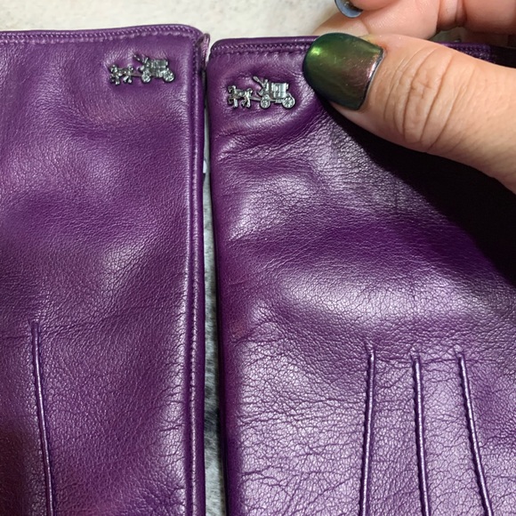 Coach Heritage Logo Leather Gloves Iris - Picture 3 of 6